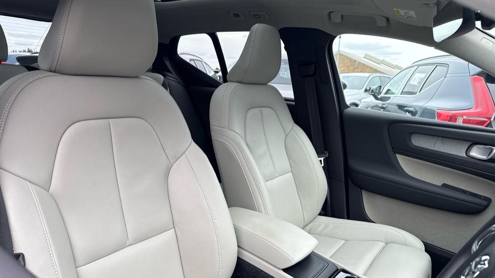 Used Volvo XC40 2025 for sale - 75796827: Photo 54