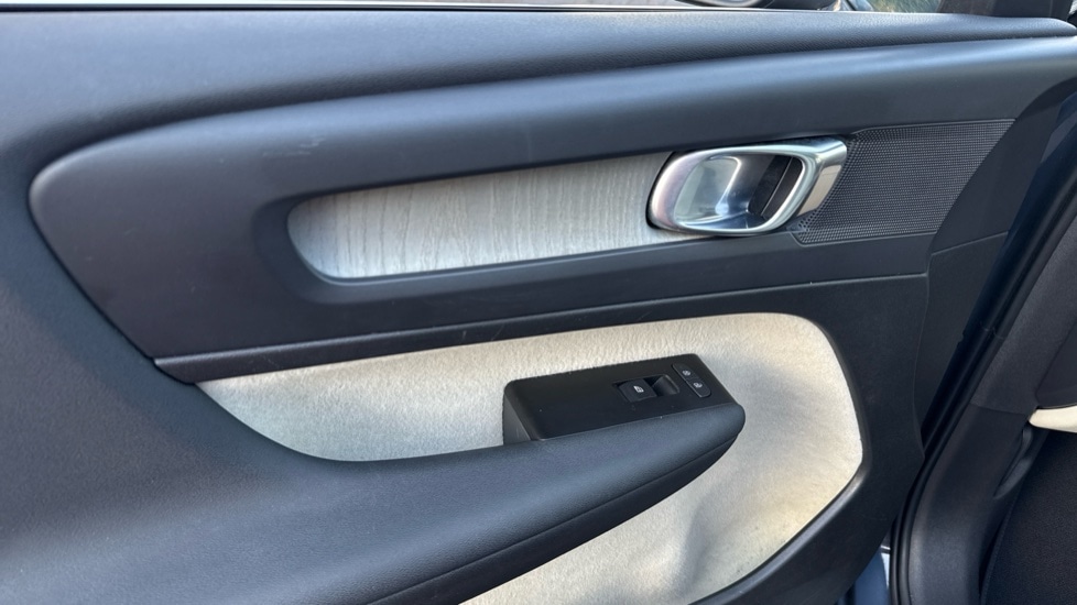 Used Volvo XC40 2021 for sale - 77043008: Photo 28