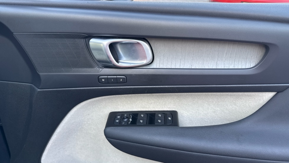 Used Volvo XC40 2021 for sale - 77043008: Photo 30