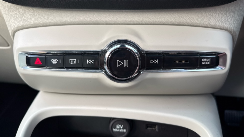 Used Volvo XC40 2021 for sale - 77043008: Photo 41