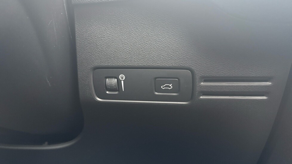 Used Volvo XC40 2021 for sale - 77927316: Photo 30