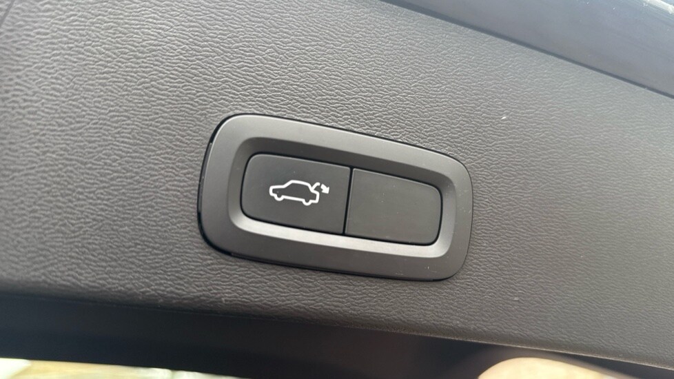 Used Volvo XC40 2021 for sale - 77927316: Photo 43