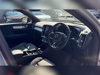 Used Volvo XC40 2023 for sale - 75472829: Photo