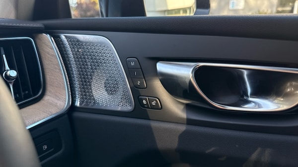 Used Volvo XC60 2025 for sale - 76233941: Photo 25
