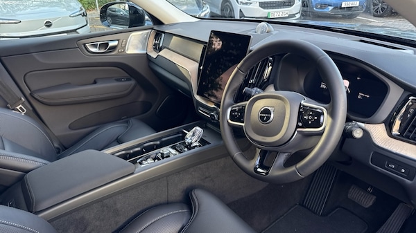 Used Volvo XC60 2025 for sale - 76233941: Photo 4