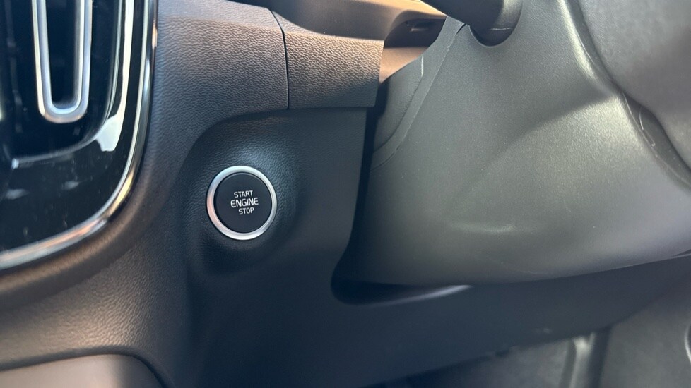 Used Volvo XC40 2023 for sale - 76375498: Photo 40