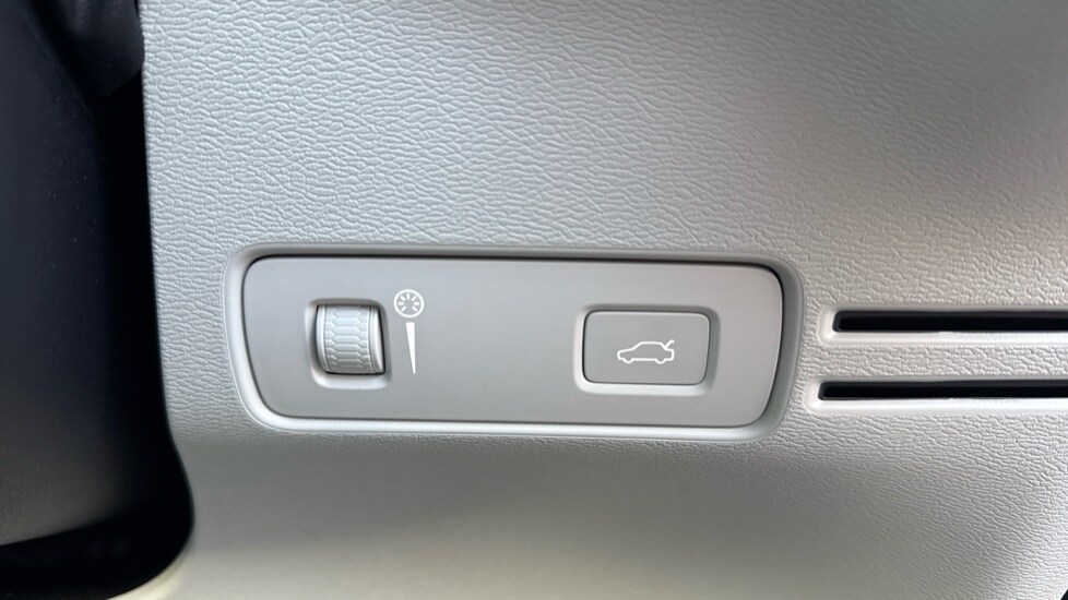 Used Volvo XC40 2021 for sale - 77333086: Photo 32