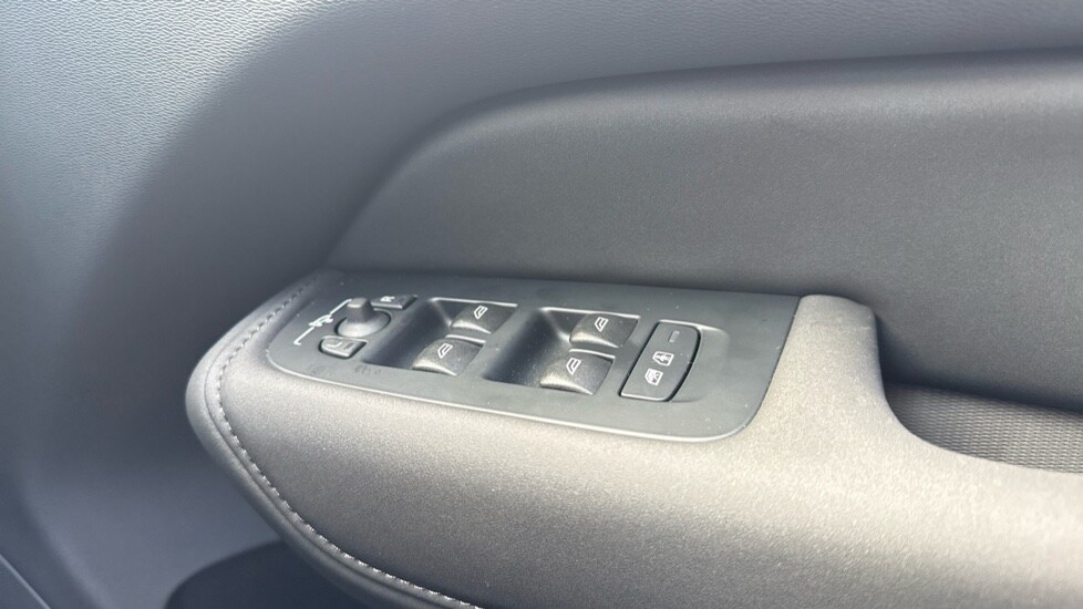 Used Volvo XC60 2025 for sale - 76183907: Photo 27