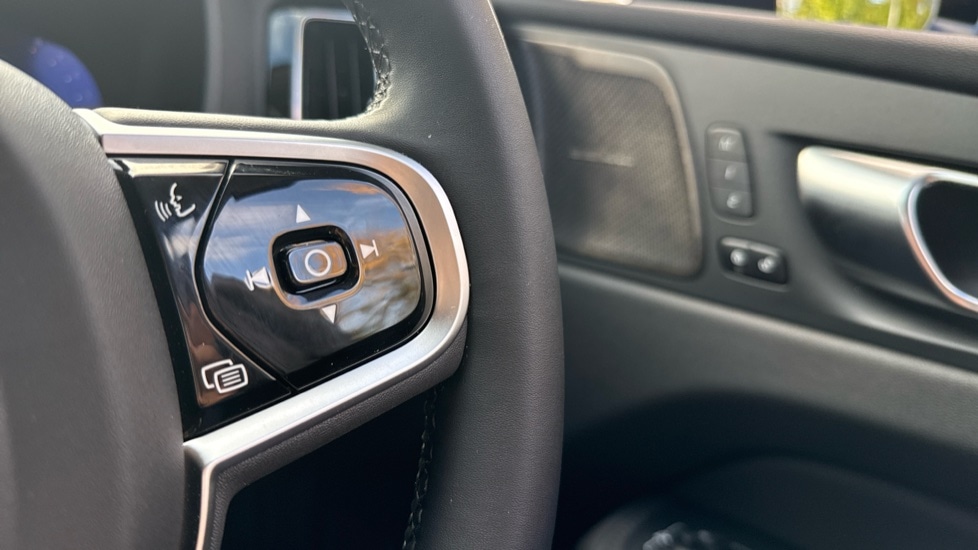 Used Volvo XC60 2025 for sale - 76183907: Photo 29