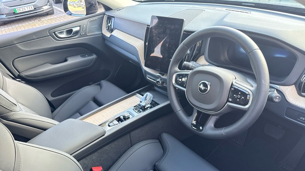 Used Volvo XC60 2025 for sale - 76183907: Photo 4