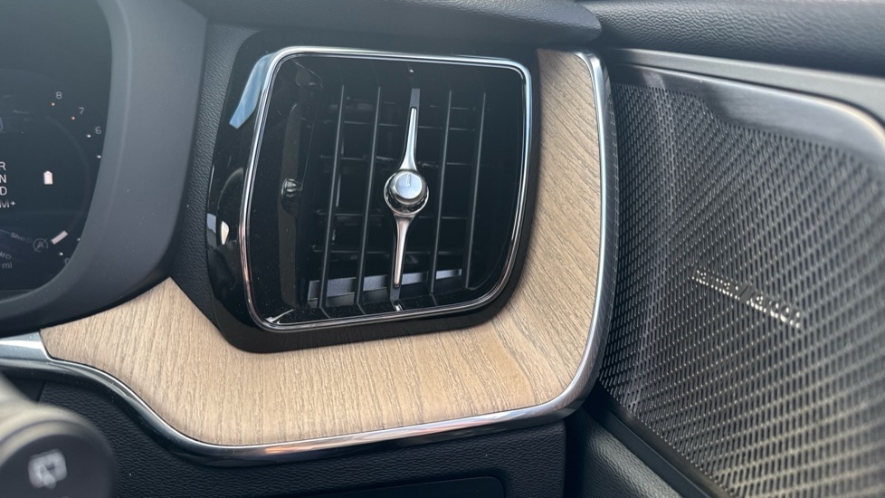 Used Volvo XC60 2025 for sale - 76183907: Photo 45