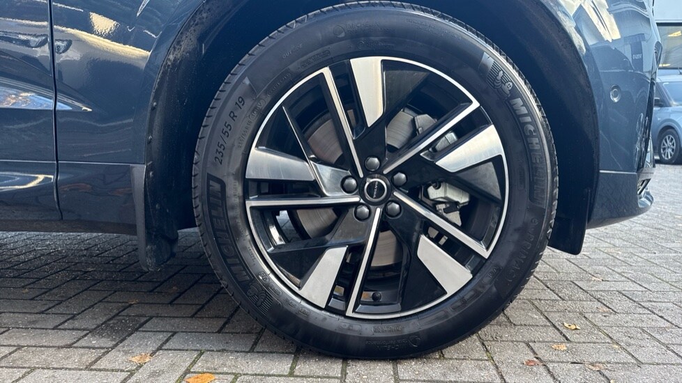 Used Volvo XC60 2025 for sale - 76183907: Photo 9