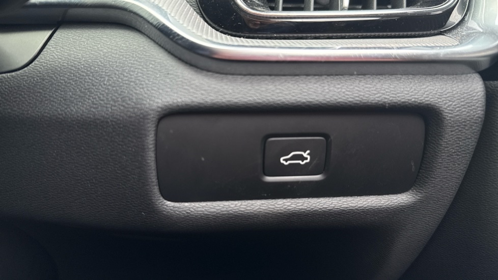 Used Volvo V60 2025 for sale - 77532029: Photo 39