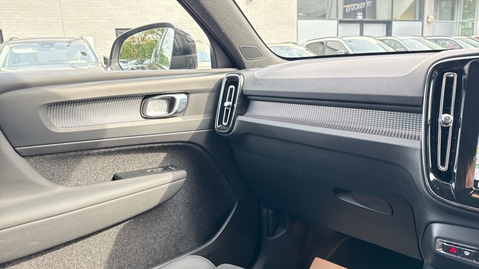 Used Volvo XC40 2024 for sale - 77059166: Photo 21