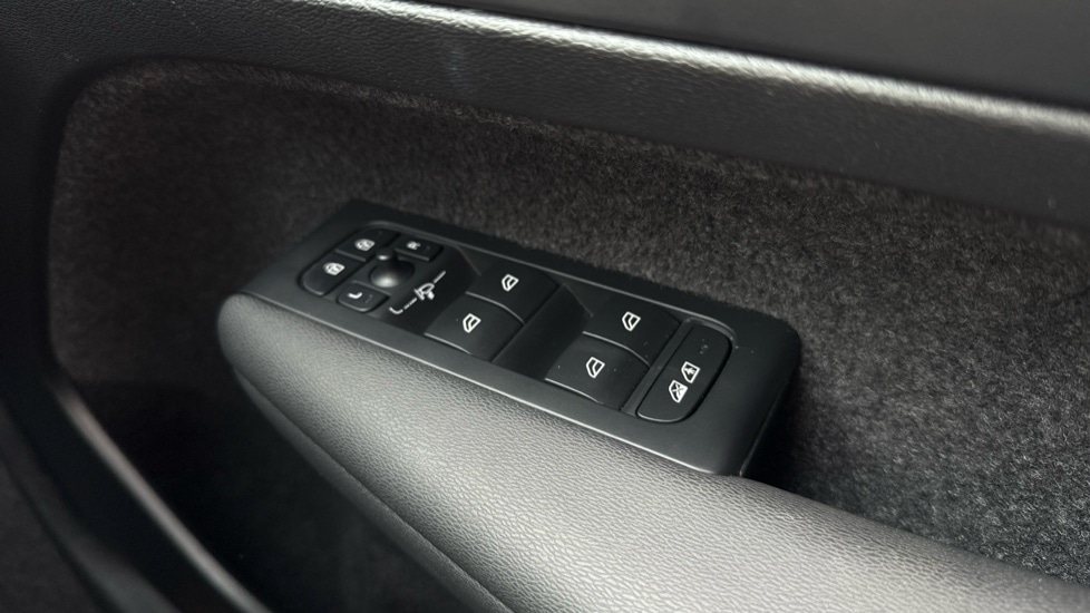 Used Volvo XC40 2024 for sale - 77059166: Photo 34