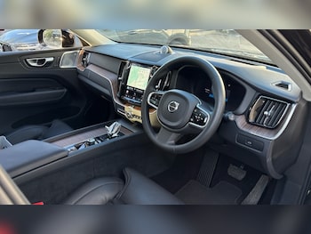 Used Volvo XC60 2023 for sale - 78123187: Photo