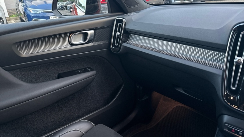 Used Volvo XC40 2021 for sale - 77592139: Photo 40