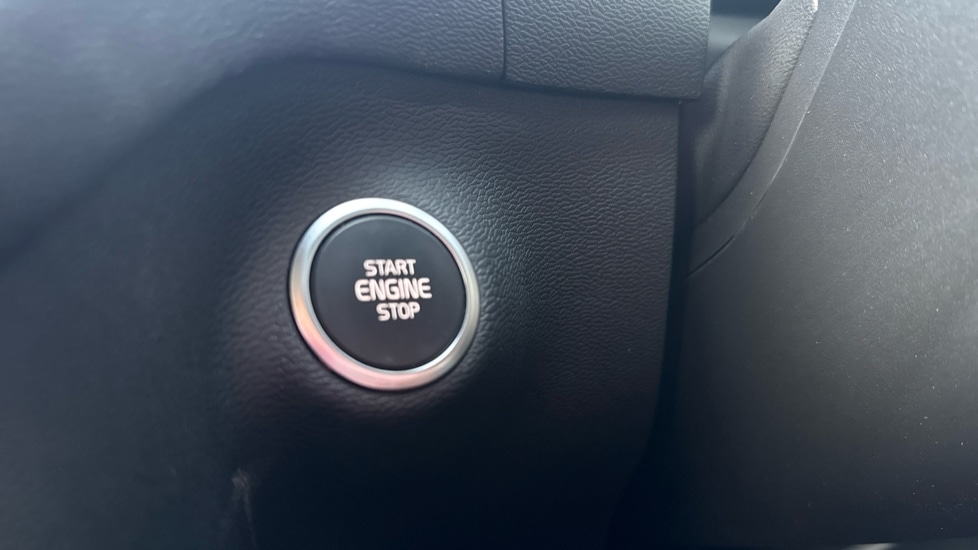 Used Volvo XC40 2024 for sale - 76928087: Photo 37