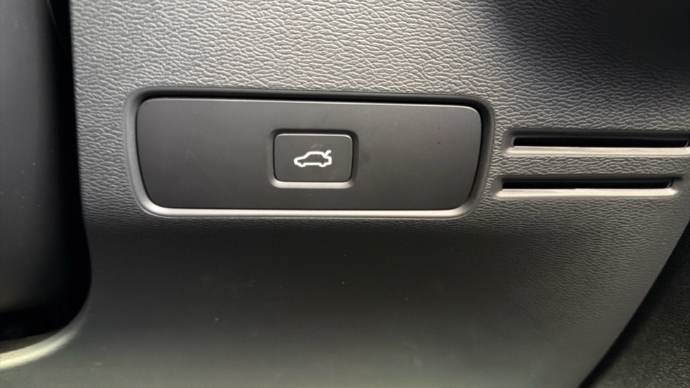 Used Volvo XC40 2024 for sale - 77293398: Photo 22