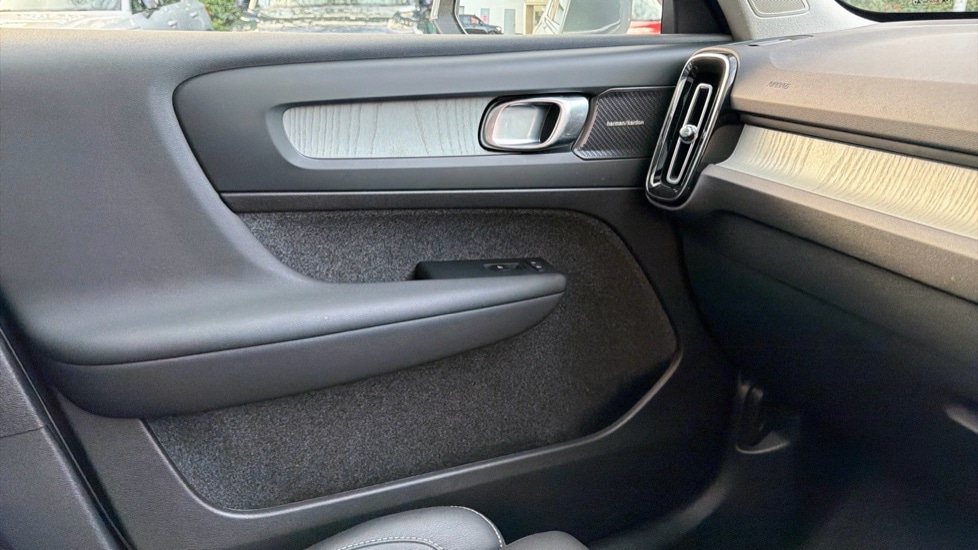 Used Volvo XC40 2024 for sale - 77293398: Photo 32