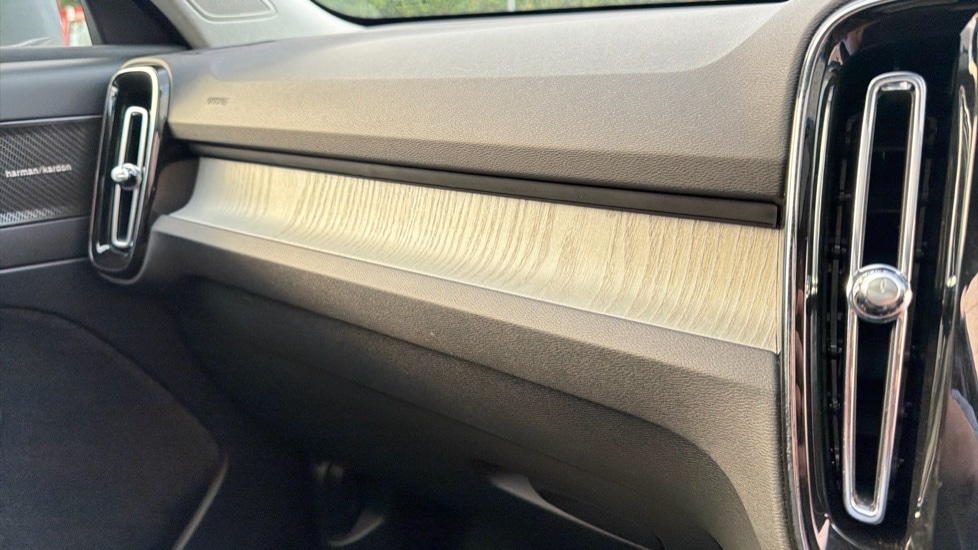 Used Volvo XC40 2024 for sale - 77293398: Photo 33