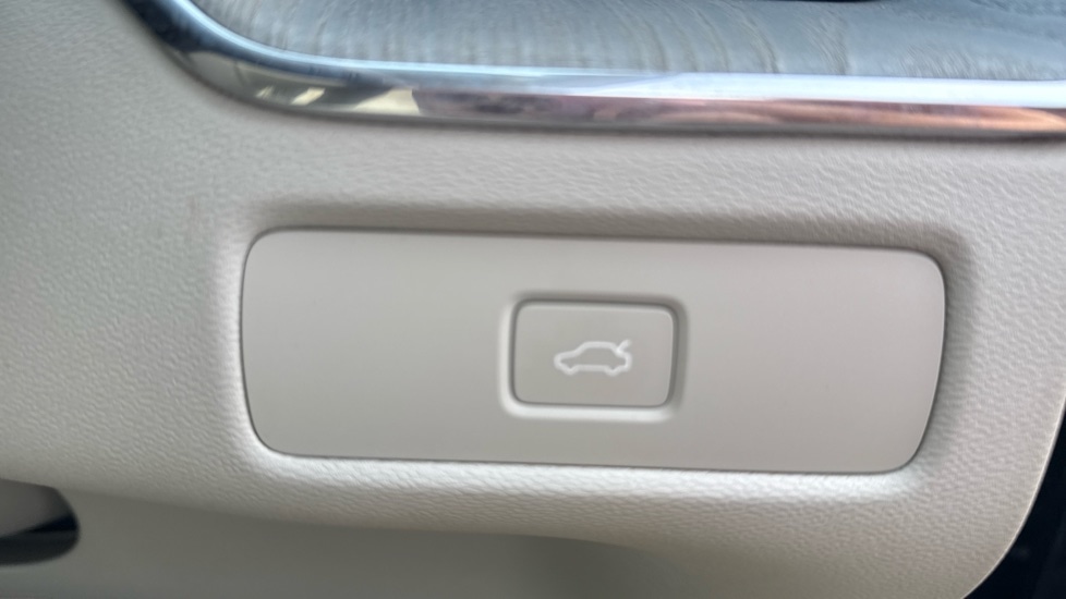 Used Volvo XC60 2025 for sale - 77698242: Photo 35