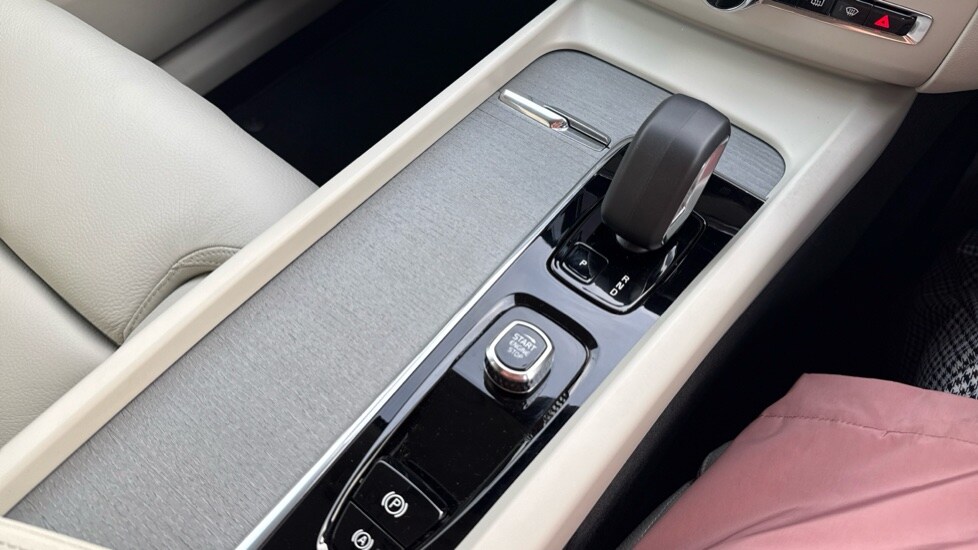 Used Volvo XC60 2025 for sale - 77698242: Photo 41