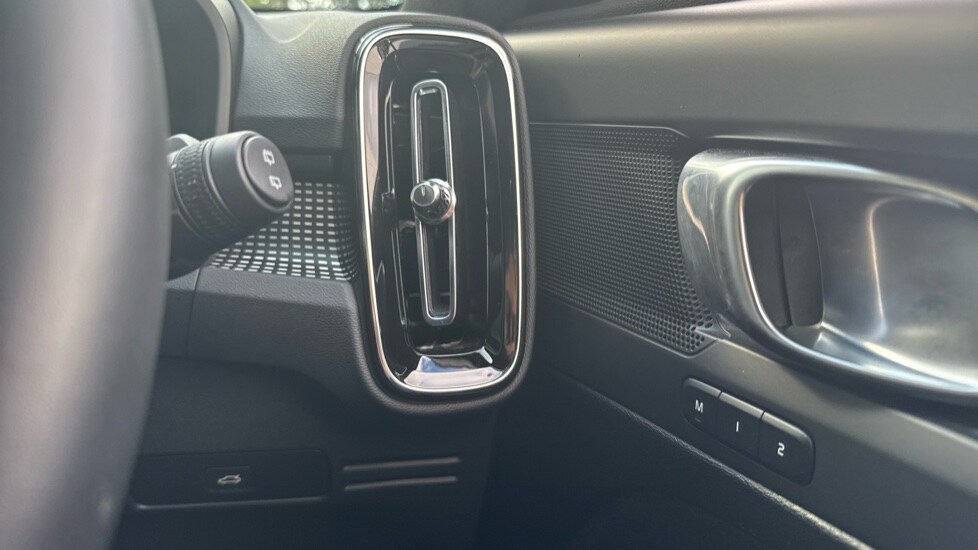 Used Volvo XC40 2025 for sale - 75922084: Photo 29