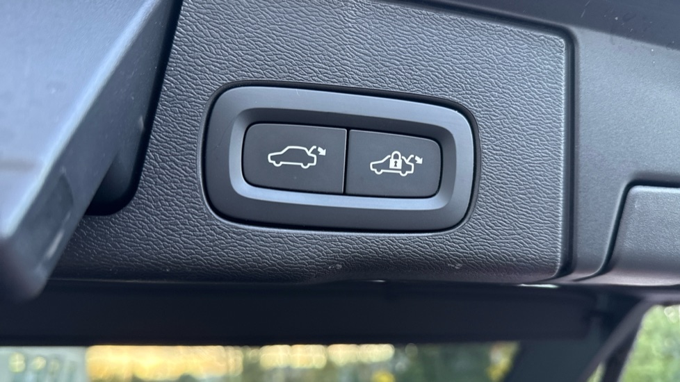 Used Volvo XC60 2023 for sale - 76635732: Photo 16