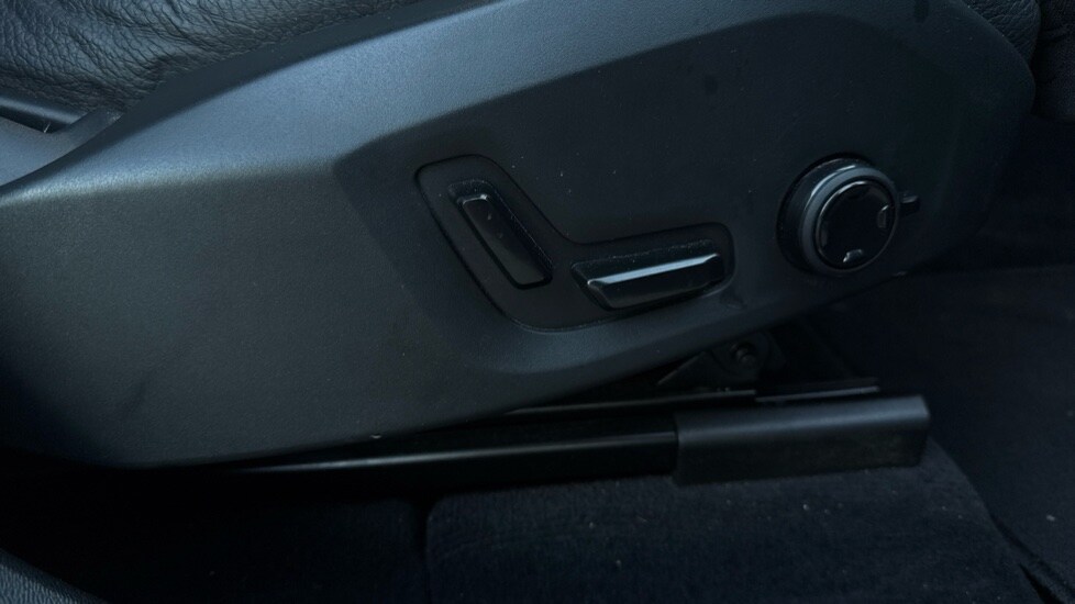 Used Volvo XC60 2023 for sale - 76635732: Photo 23