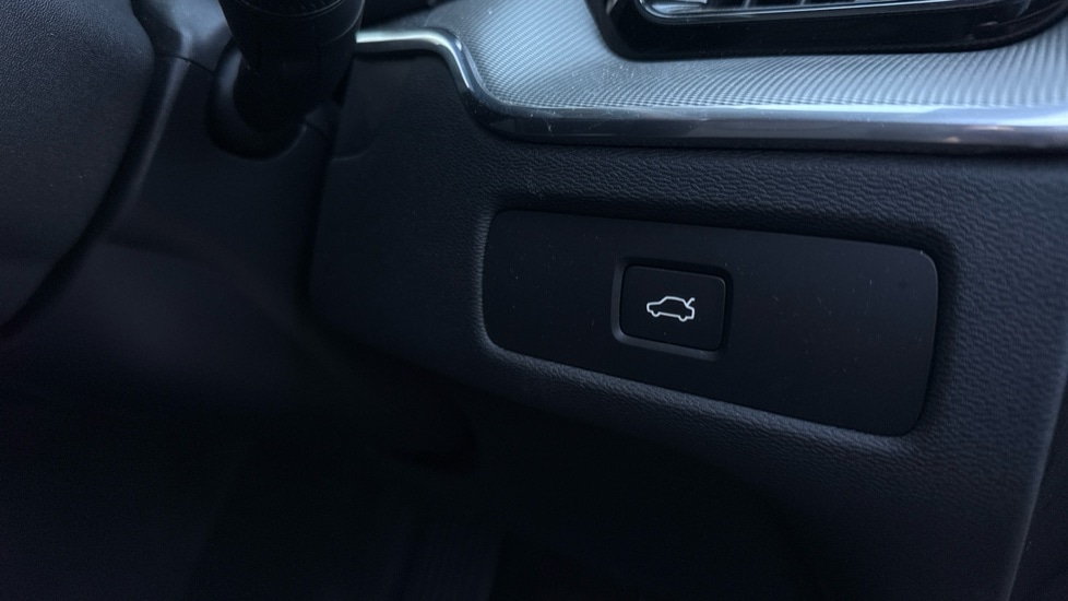 Used Volvo XC60 2023 for sale - 76635732: Photo 26