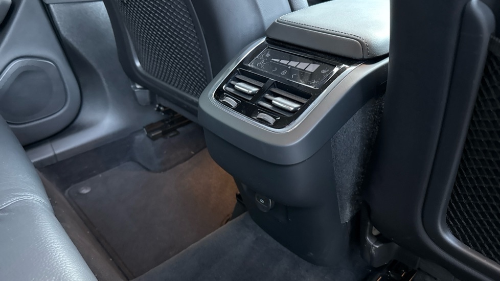 Used Volvo XC60 2023 for sale - 76635732: Photo 28