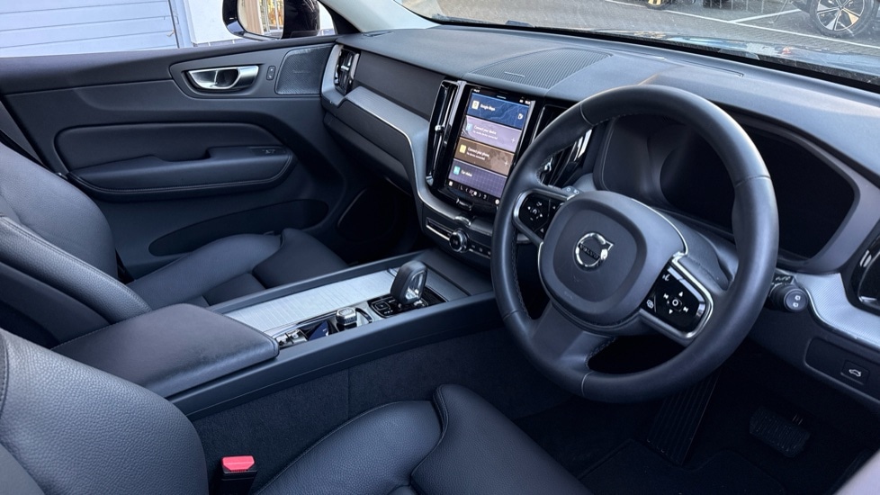 Used Volvo XC60 2023 for sale - 76635732: Photo 4