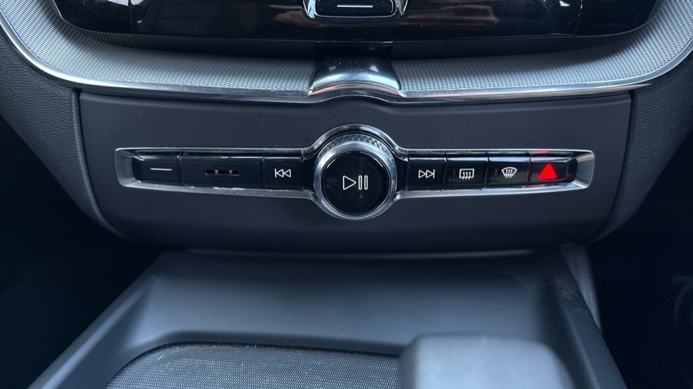 Used Volvo XC60 2023 for sale - 76635732: Photo 43