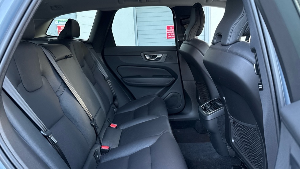 Used Volvo XC60 2023 for sale - 76635732: Photo 6