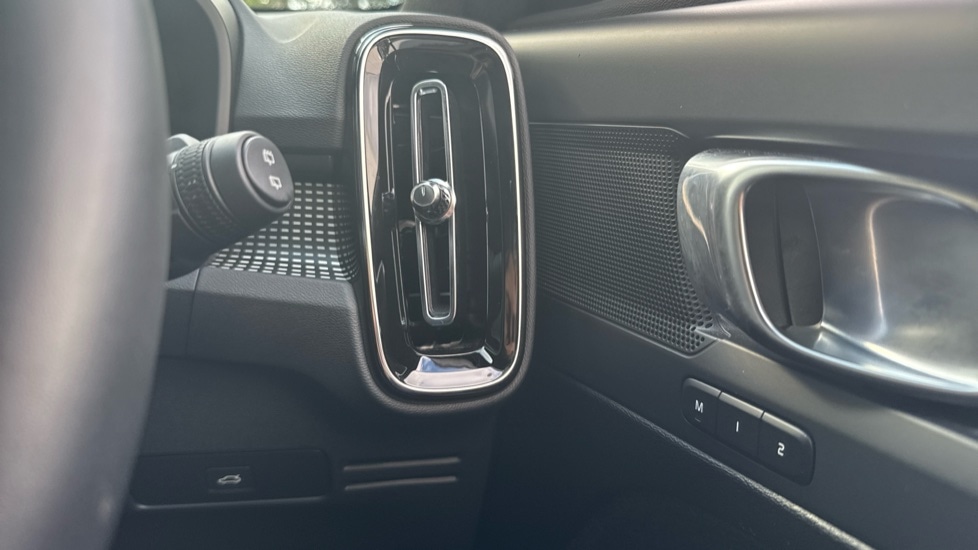 Used Volvo XC40 2025 for sale - 77102536: Photo 29