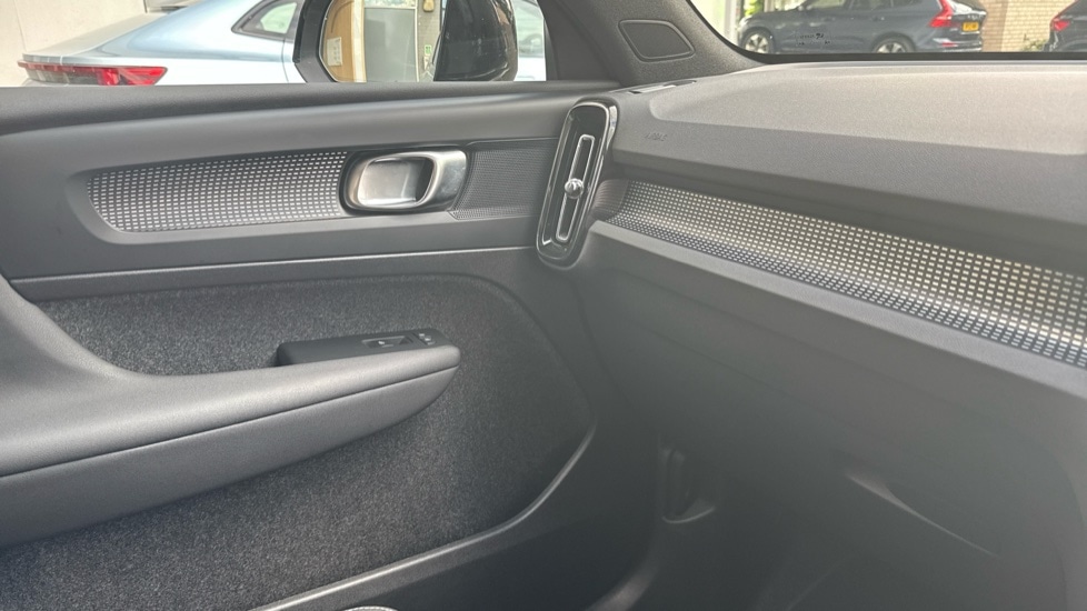 Used Volvo XC40 2025 for sale - 77102536: Photo 37