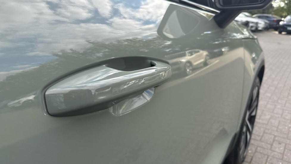 Used Volvo XC40 2025 for sale - 77102536: Photo 39