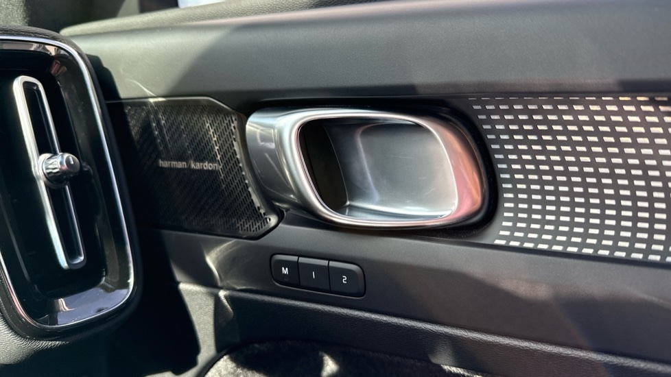 Used Volvo XC40 2021 for sale - 77885355: Photo 40