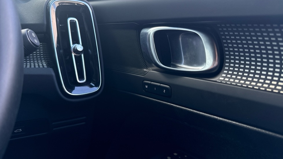 Used Volvo XC40 2024 for sale - 76669883: Photo 29