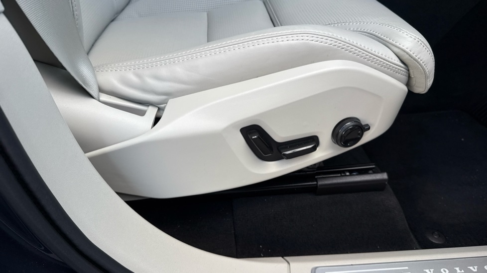 Used Volvo XC90 2025 for sale - 76826660: Photo 36