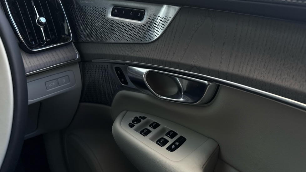 Used Volvo XC90 2025 for sale - 76826660: Photo 41