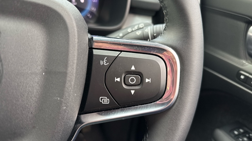 Used Volvo XC40 2023 for sale - 77293353: Photo 37