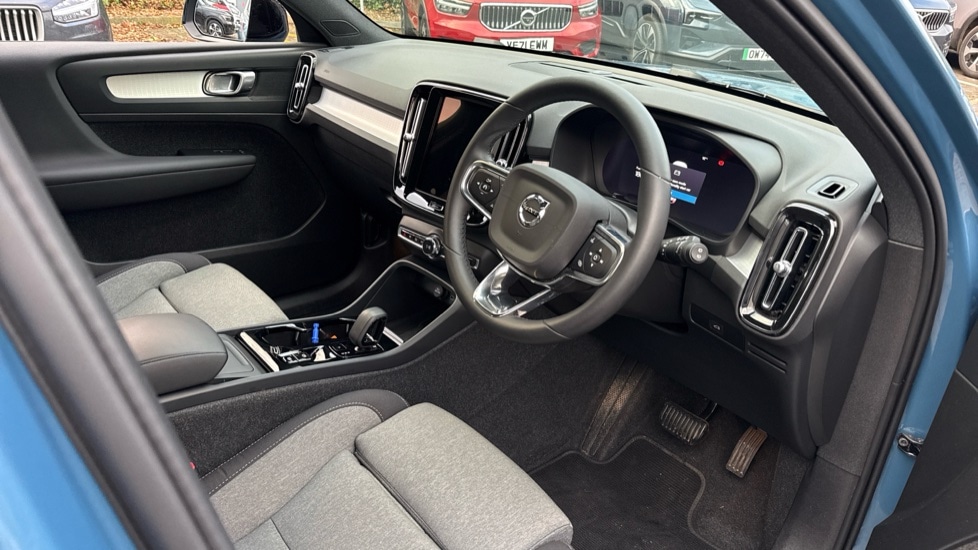 Used Volvo XC40 2023 for sale - 77293353: Photo 4