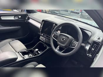 Used Volvo XC40 2023 for sale - 79521742: Photo