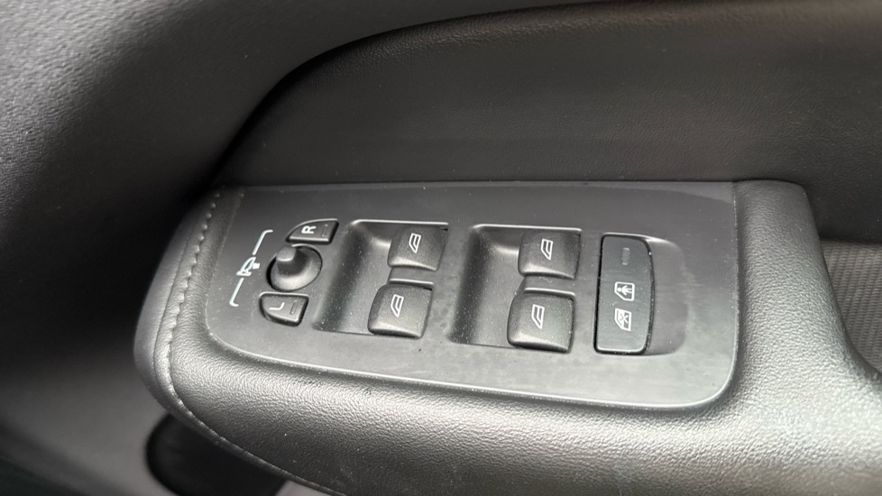 Used Volvo XC60 2023 for sale - 76540006: Photo 31