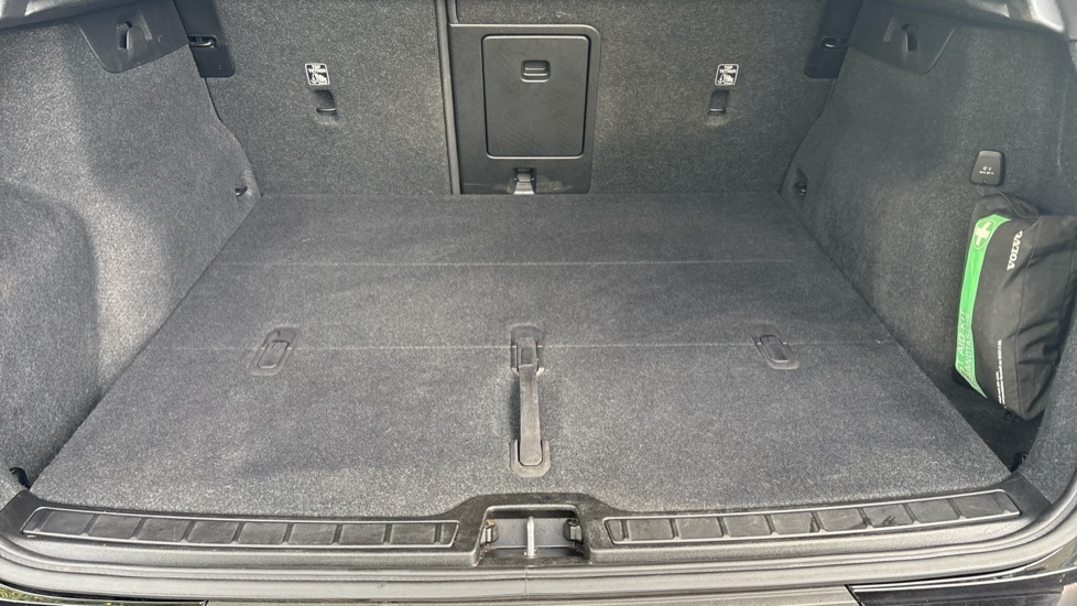 Used Volvo XC40 2023 for sale - 77653117: Photo 31