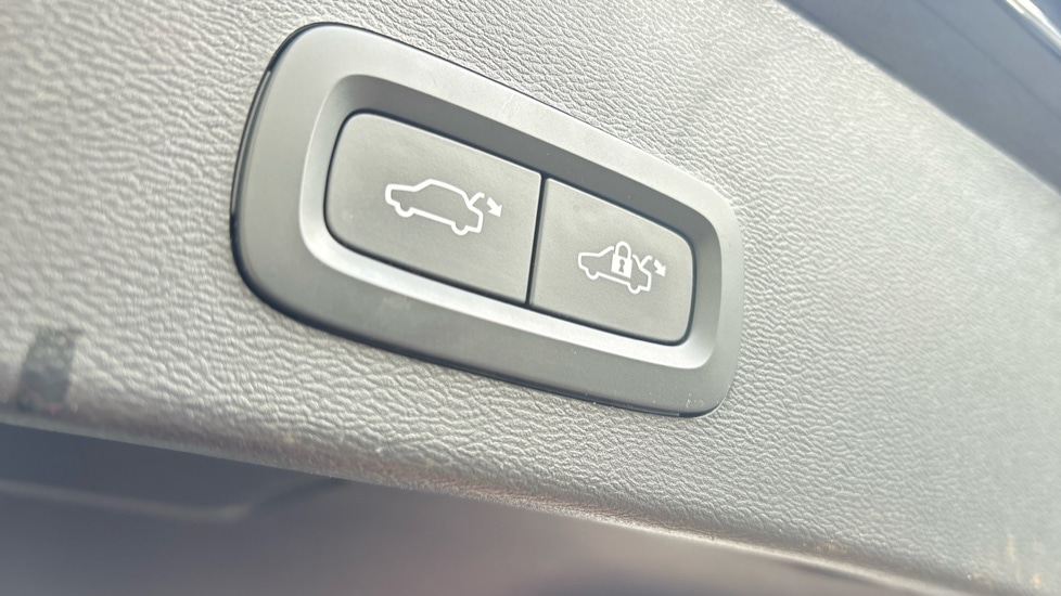 Used Volvo XC40 2023 for sale - 77653117: Photo 33