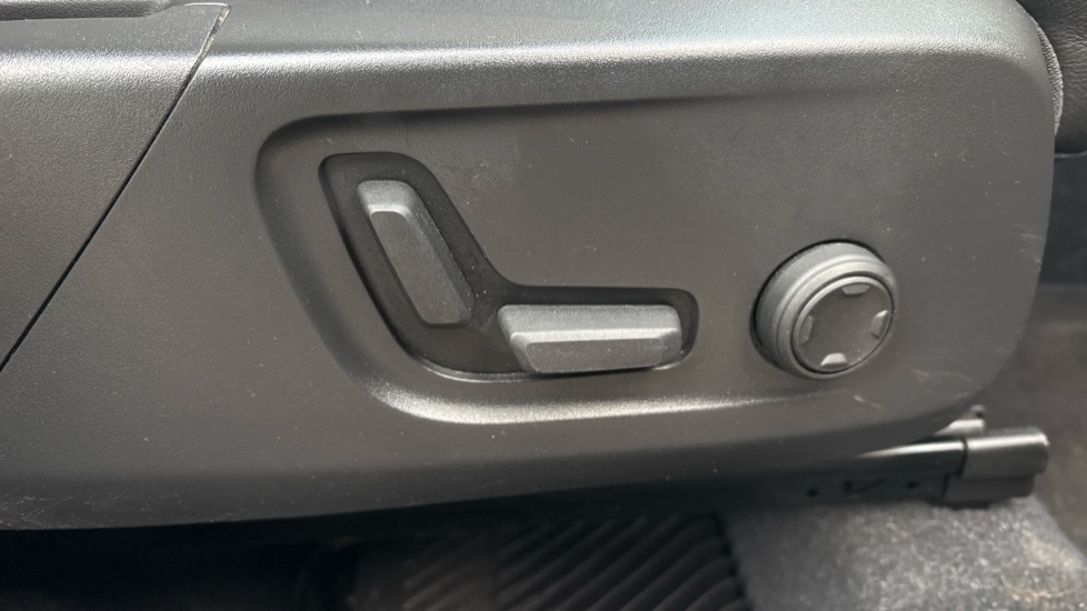 Used Volvo XC40 2023 for sale - 77653117: Photo 34