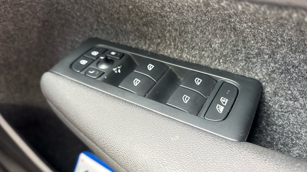 Used Volvo XC40 2023 for sale - 77653117: Photo 36